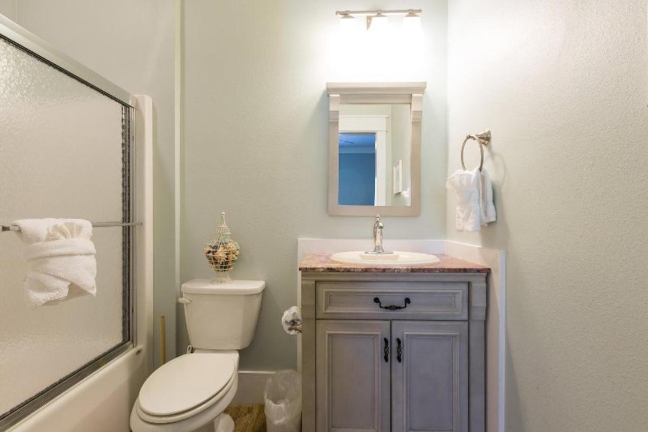 Holiday home The Pelicans Nest - Beachfront 4 Bdrm 4 And Half Bath With Pool And Hot Tub! *