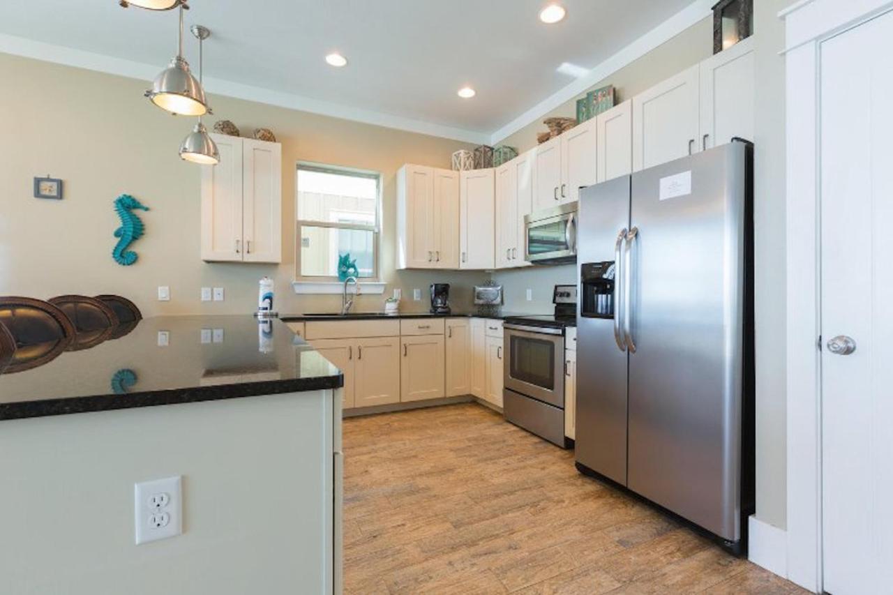 The Pelicans Nest - Beachfront 4 Bdrm 4 And Half Bath With Pool And Hot Tub! Holiday home Panama City Beach
