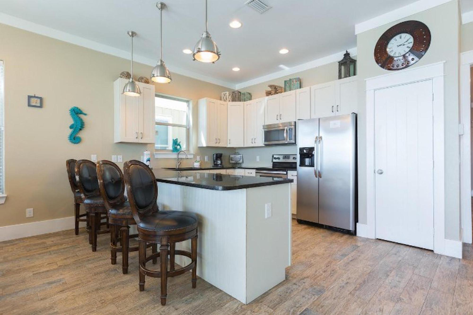 The Pelicans Nest - Beachfront 4 Bdrm 4 And Half Bath With Pool And Hot Tub! Holiday home *