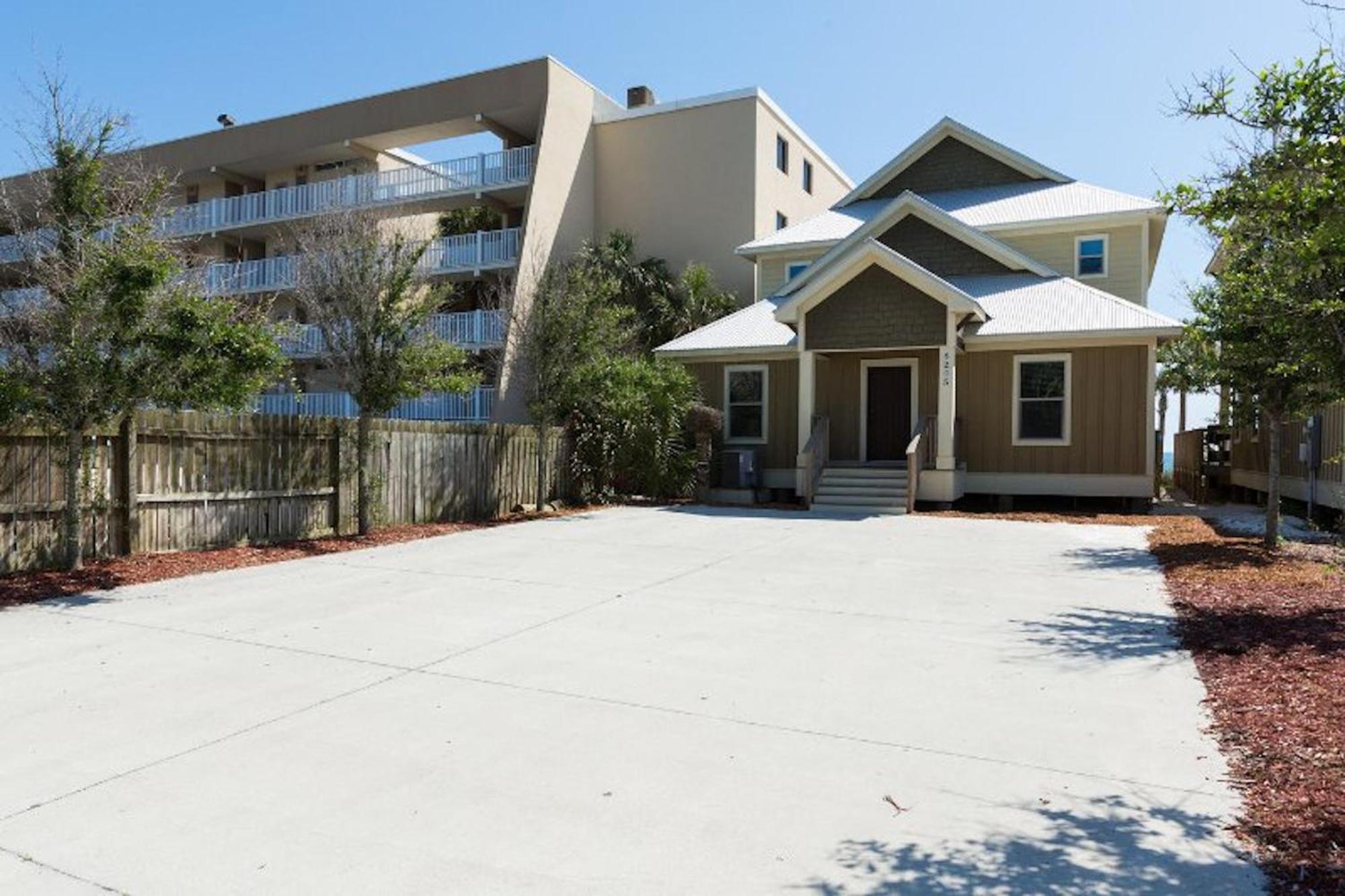 The Pelicans Nest - Beachfront 4 Bdrm 4 And Half Bath With Pool And Hot Tub! *