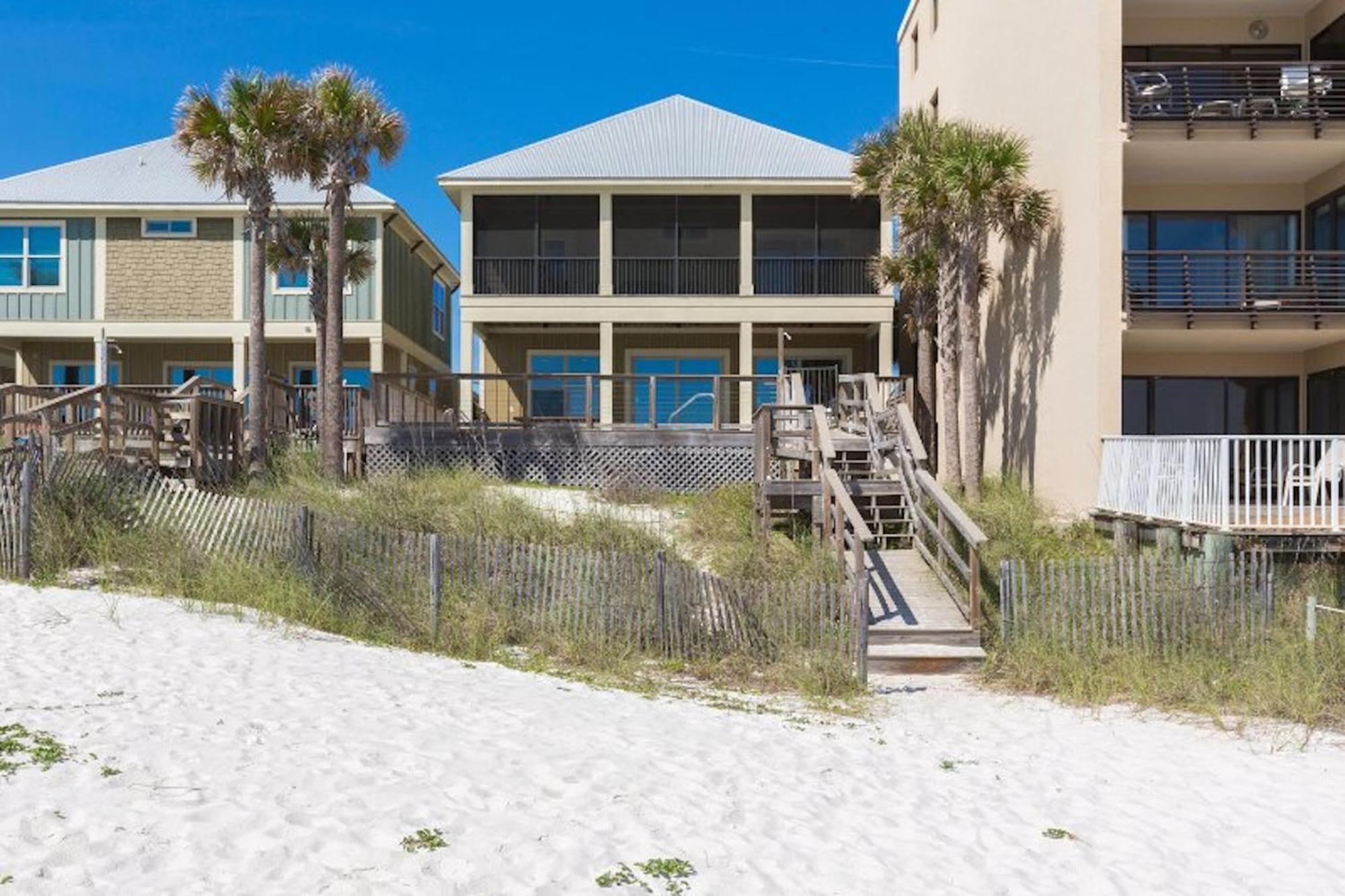 The Pelicans Nest - Beachfront 4 Bdrm 4 And Half Bath With Pool And Hot Tub!